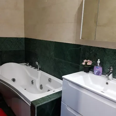 Ground Floor Mega Mall National Arena Monza Apartment *